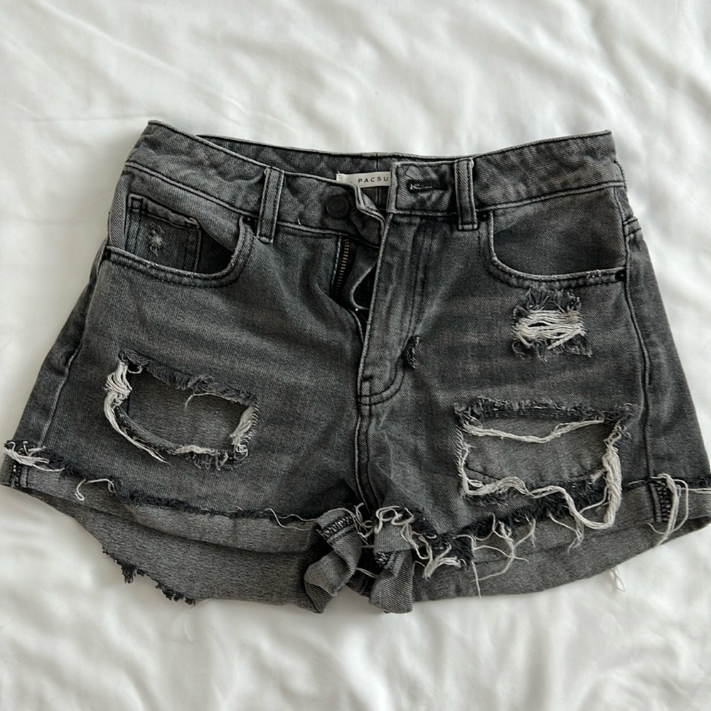 Pac Sun women’s mom short high rise, size 25, charcoal denim.